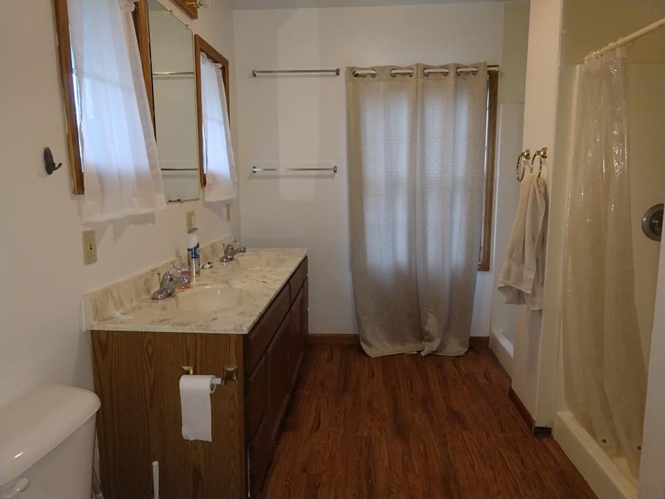 Phi Sigma house - 2nd Foor Bath